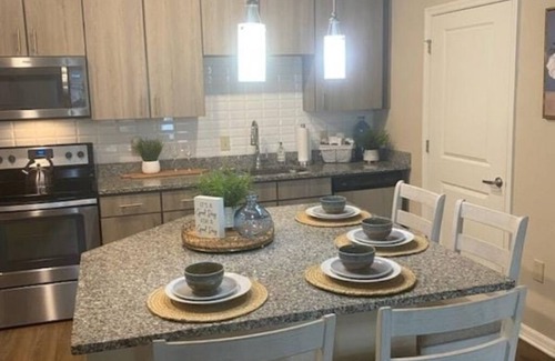 Northside Apartment | Lakeside Bliss: Near Airport & River City Marketplace