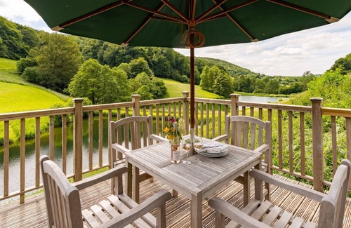 Cranham Cottage | Lakeside Cottage, Cranham, Near Cheltenham - sleeps 4 guests in 2 bedrooms