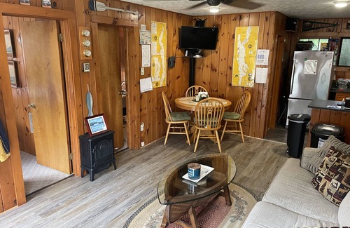 Lake George Cottage | Lakeside Cottage on Quiet Bay
