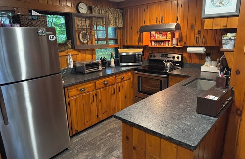 Lake George Cottage | Lakeside Cottage on Quiet Bay