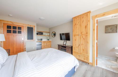 Kings Beach Apartment | Lakeside hotel room #8 in Kings Beach