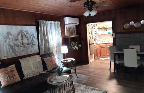 Mid America Cottage | Lakeside Large One Bedroom Cottage (#1) With Two Beds
