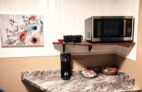 Mid America Cottage | Lakeside Large One Bedroom Cottage (#1) With Two Beds