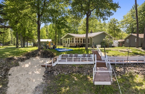 Gladwin House | Lakeside Lodge - Game Cave, Golf Greens! Sleeps 17