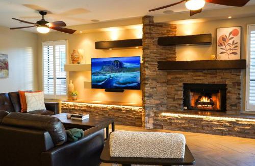 Crystal Shores House | Lakeside Luxury Val Vista