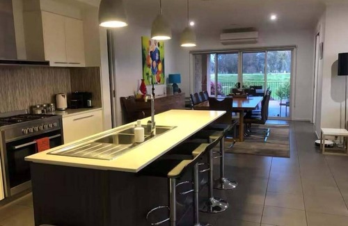 Nagambie House | Lakeside Nagambie: 4 BR, 2 BA in nagambie, Sleeps 8