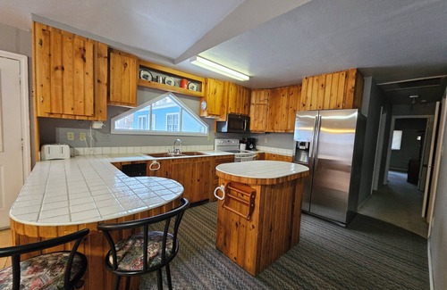 Nevis Cabin | Lakeside Serenity Meets Northern Adventure, Stunning Sunsets, Family Getaway!