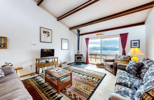 Greenville Junction Apartment | Lakeview Condo