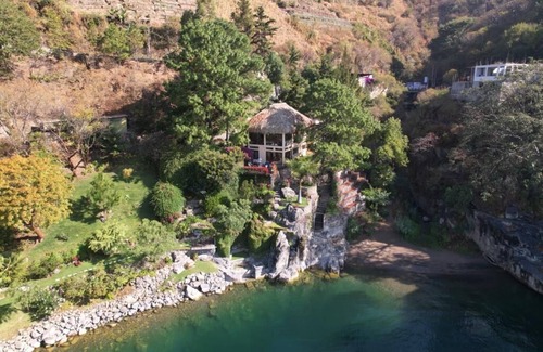 San Antonio Palopo Villa | Lakeview on the Rocks