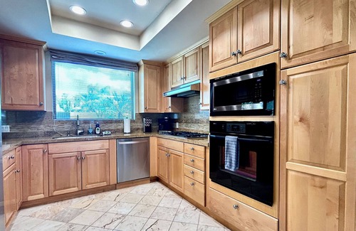 Rancho Mirage Villa | LAKEVIEW RETREAT: 2 lg En-Suite Master Bedrooms, Private Pool, Hot Tubs! Managed by Greenday!