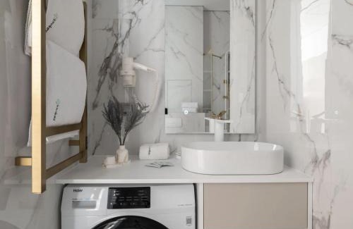Pozniaky Apartment | Lakeview Stay