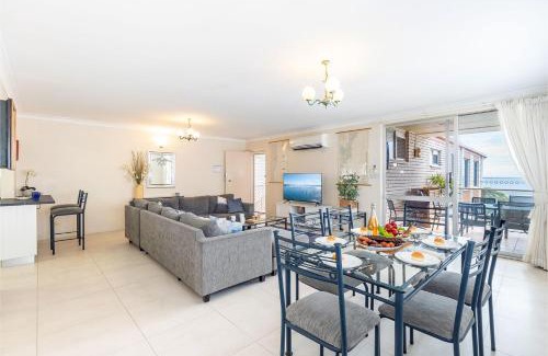 Nelson Bay Apartment | Laman Lodge, 6,15 Laman Street - Air Conditioned unit with spectacular views and free Wi-Fi