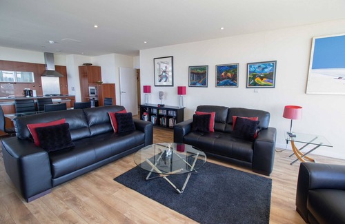 Glasgow Westend Apartment | Lancefield Quay - SECC & Hydro Arena, parking available