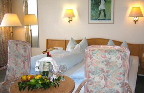 Breuna Hotel | Landhotel Sonneneck - Breuna im Naturpark