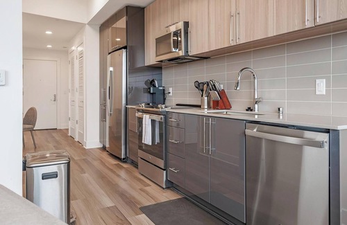 Baileys Crossroads Apartment | Landing at Three Collective - 1 Bedroom in Fall.