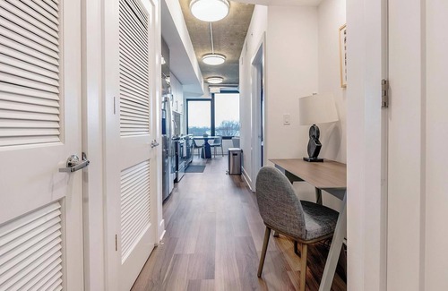 Baileys Crossroads Apartment | Landing at Three Collective - 1 Bedroom in Fall.