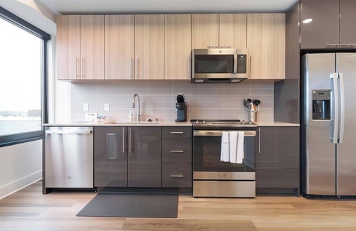 Baileys Crossroads Apartment | Landing at Three Collective - 1 Bedroom in Fall.