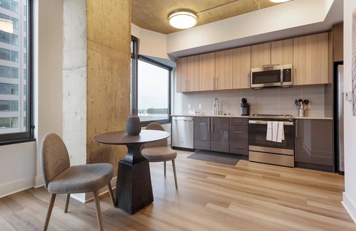 Baileys Crossroads Apartment | Landing at Three Collective - 1 Bedroom in Fall.