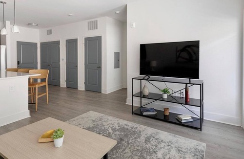 Crestline Heights Apartment | Landing | Chic 1BD, Clubhouse, Gym