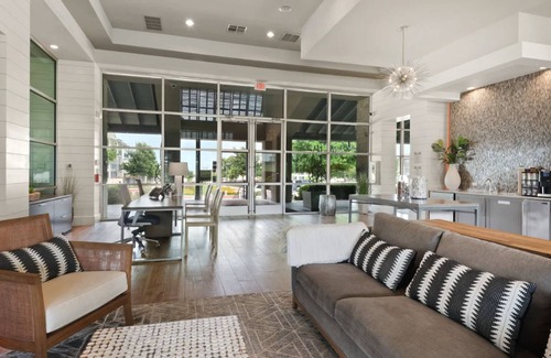 Buda Apartment | Landing | Chic 2BD, Pool, Clubhouse
