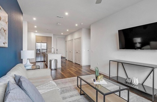 Fate Apartment | Landing | Stunning 2BD, Clubhouse, Pool