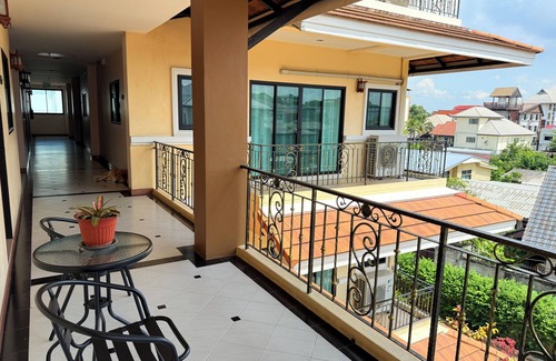 Wua Lai Apartment | Laph Kham House