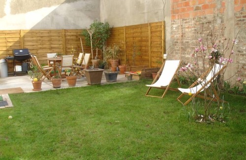 Montreuil House | Large city house with a garden
