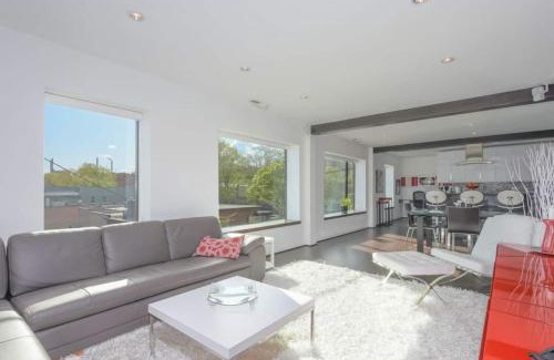 Camas Apartment | Large Eclectic 1 Br Above Restaurant 15min To Pdx