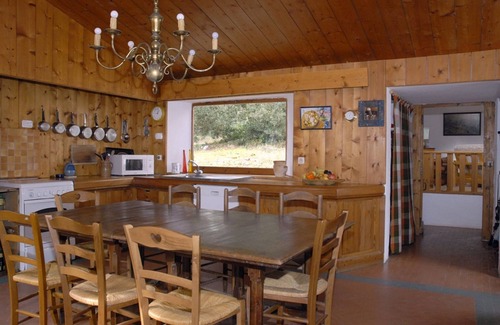 L'Epine House | Large holiday home with direct access to the sea