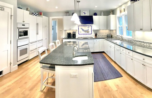 Nantucket House | Large Immaculate Home in Beach Plum with Private Heated Pool, Tennis & Gym