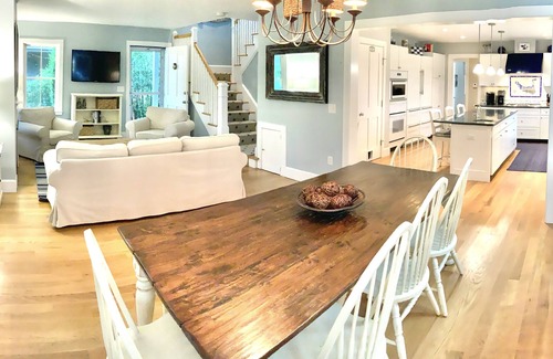 Nantucket House | Large Immaculate Home in Beach Plum with Private Heated Pool, Tennis & Gym