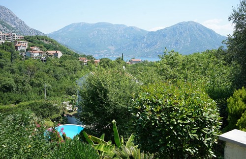 Donji Morinj Villa | Large Luxury Stone Villa With Private Infinity Pool And Sea Views