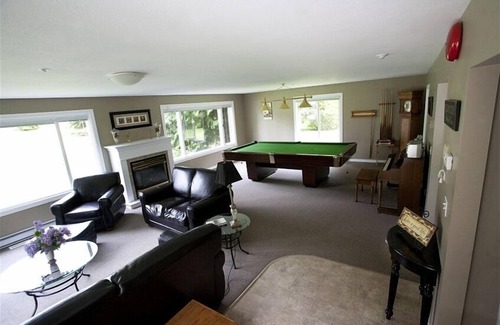 Nelson Villa | Large Sandy Beach Our Exquisite 11 bedroom Boutique Inn Offers You.