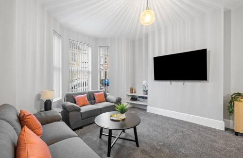 Plymouth House | Large Stylish 6 Bedroom House