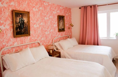Rossmore Hotel | Large Waterfront Home w/5 Ensuite Bathrooms