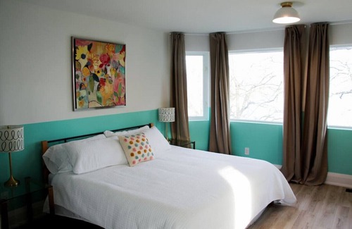 Rossmore Hotel | Large Waterfront Home w/5 Ensuite Bathrooms