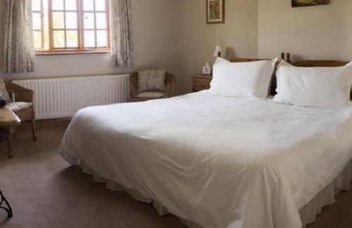 Saintbury Bed & Breakfast | Larkrise Cottage