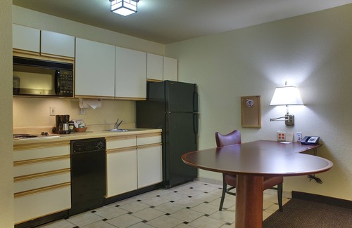 Hillsboro Apartment | Larkspur Landing Extended Stay Suites Hillsboro