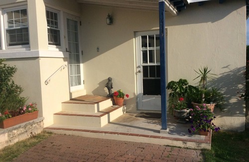 Smith's Apartment | Las Brisas apartment with pool and walk to beach + EV chargers
