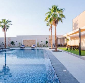 Al-Maghtas Ski Chalet | Las palmas resort