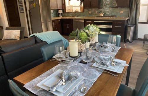 Mission Beach Cottage | Last minute discounts!Pet friendly with AC steps to beach-SUV parking