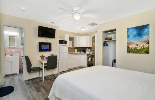 Siesta Isle Hotel | Latitude 26 Waterfront Boutique Resort - Fort Myers Beach