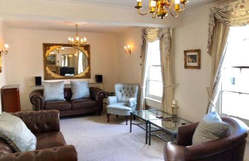 Upper Town Apartment | Lauras Townhouse Apartments Lansdown Slope Townhouse