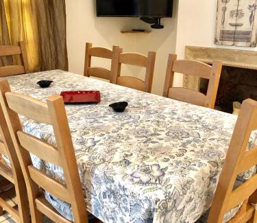 Upper Town Apartment | Lauras Townhouse Apartments Lansdown Slope Townhouse