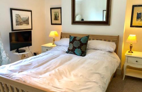 Upper Town Apartment | Lauras Townhouse Apartments Lansdown Slope Townhouse