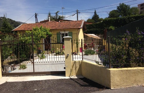 La Trinite House | Le 43