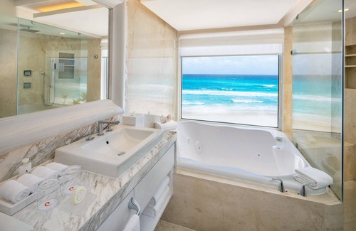 Punta Cancun Resort | Le Blanc Spa Resort Cancun - Adults Only - All-Inclusive