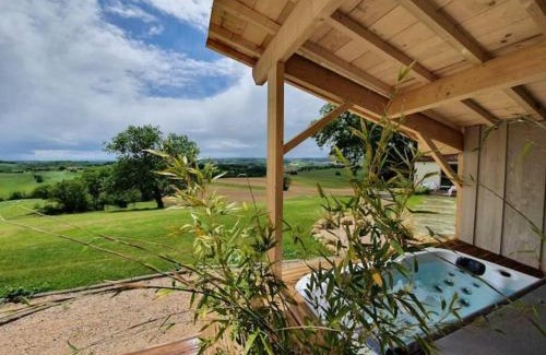 Pallanne Villa | Le Hameau - Villa de Luxe avec Piscine Intérieure & Jacuzzis