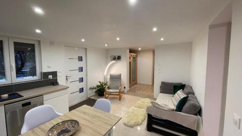 Castelnaudary Apartment | Le Havre d'Athena, App spacieux 2 chambres, Grand Jardin Privé, Sauna, WiFi & Abri Vélos