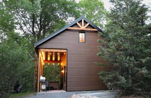 Shannon House | Le Huard - Waterfront Cabin with Spa